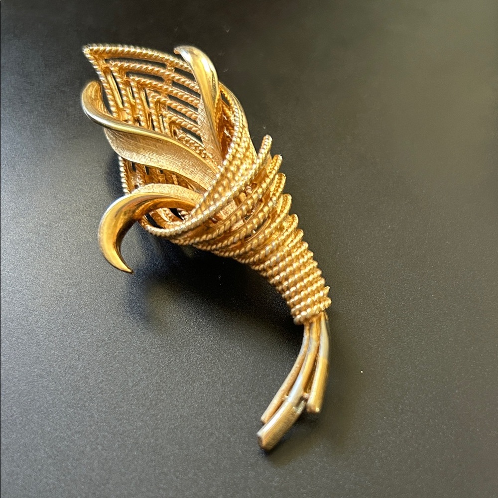Coro Vintage Elegant Gold Brooch